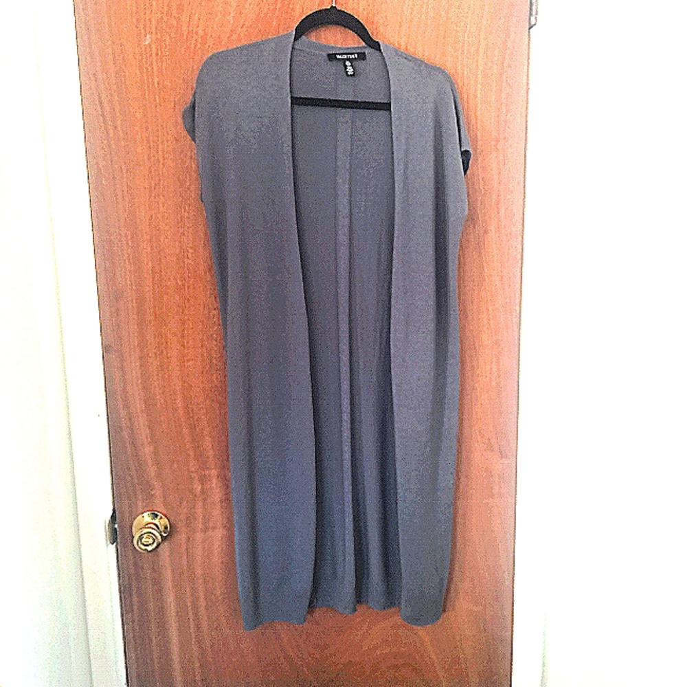 Gray Open Front Sleeveless Cardigan By Ellen Tracy. Size Small